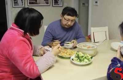 梦见和家人吃饭