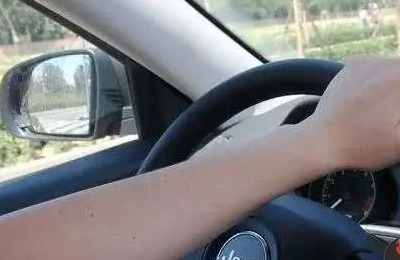 梦见自己开车