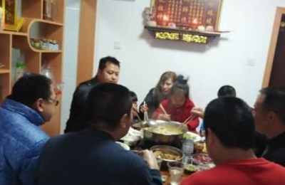 梦见亲戚来家中吃饭