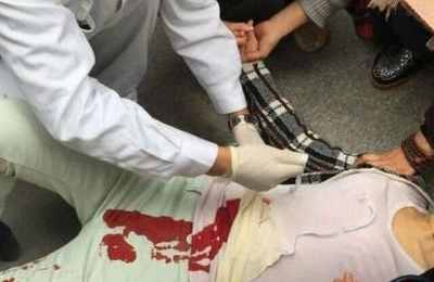 梦见腹部被捅刀没流血