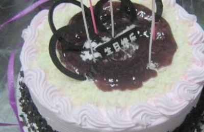 梦见过生日吃蛋糕