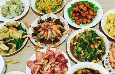 梦见和亲戚一起吃饭