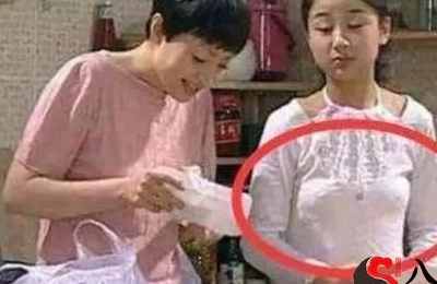梦见穿衣服洗澡