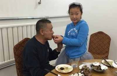 梦见和过世姥爷吃饭