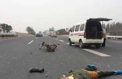 梦见道路上车祸躺着死人