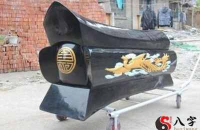 梦见棺材里装着死人