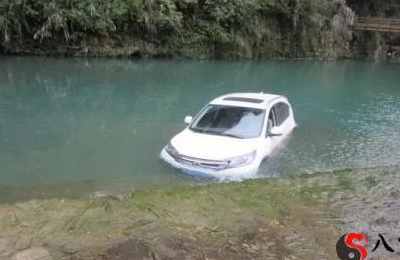 梦见开车掉河里