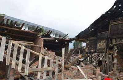 梦见大风把房子吹倒