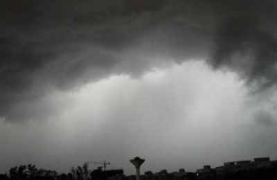 梦见暴风雨来了