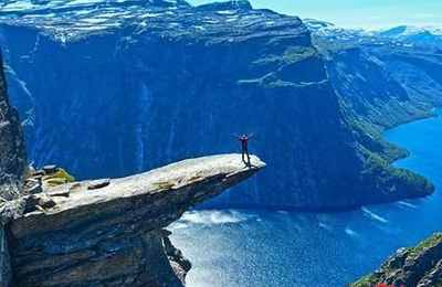 梦见在悬崖旁边