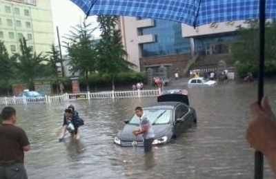 梦见下雨涨水把路淹了