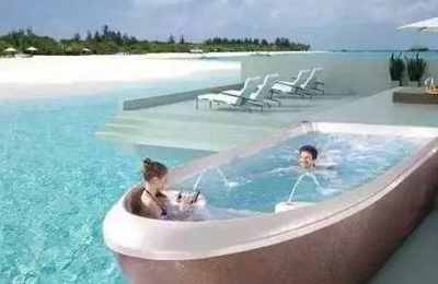 梦见泳池里沒有水