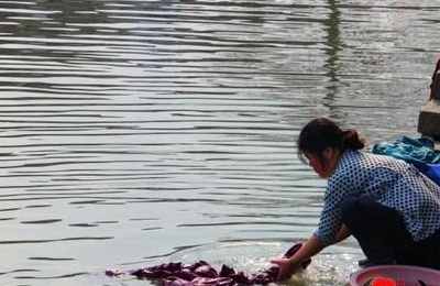 梦见在小河边洗衣服