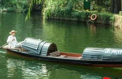 梦见小河边看船