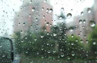 梦见暴雨一直在下