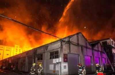 梦见房顶着火被扑灭