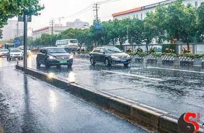 梦见雨水成河