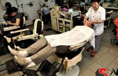 梦见理发店刮脸