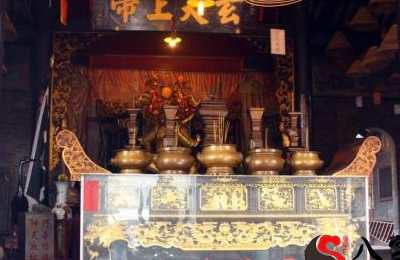 梦见庙堂