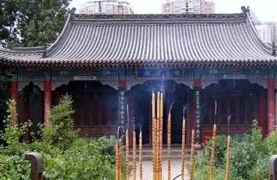 梦见进庙宇