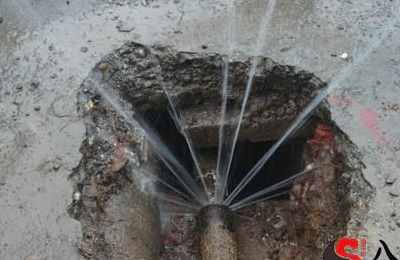 梦见房子水管破水