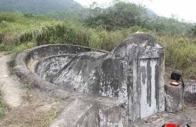 梦见坟地有水