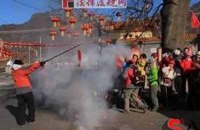 梦见坟地放鞭炮