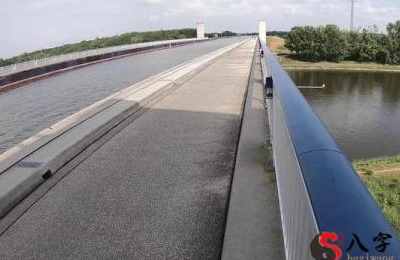 梦见桥上有许多水