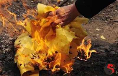 梦见烧纸钱下雨