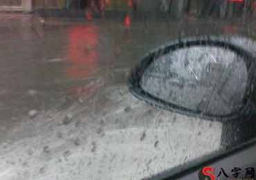 梦见暴雨发大水