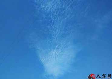 梦见天空发生好看图案