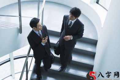 梦到自己下楼梯